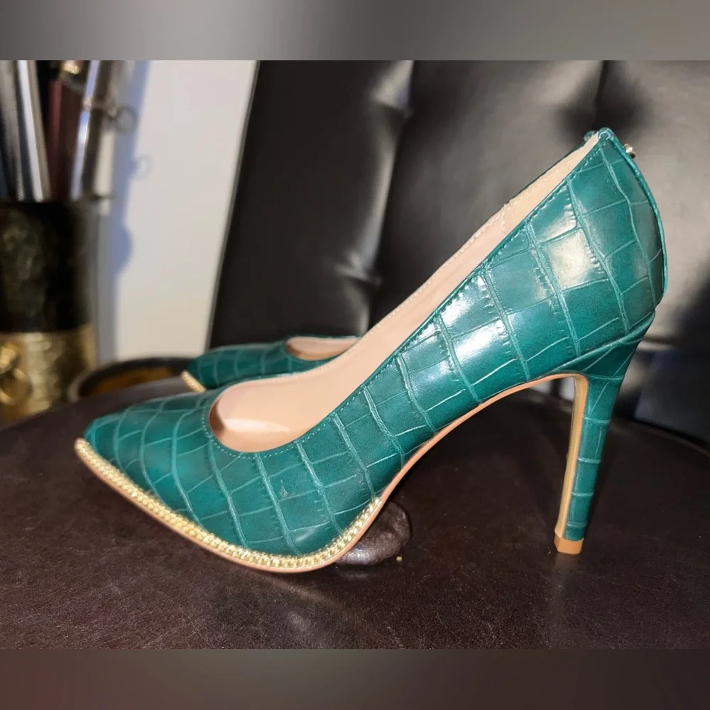 BCBGENERATION Hallix Gold Chain Stiletto Pumps Heels Women’s size 5.5 M - Picture 3 of 15